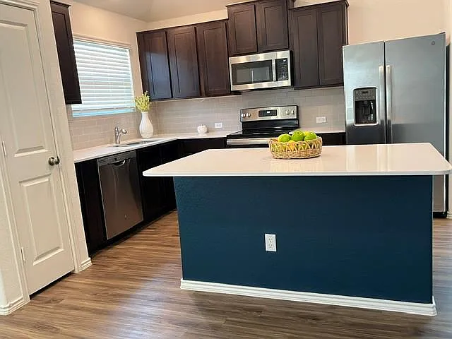 3 bed, 2.0 bath, 1578 sqft, $1,800 — Photo 3
