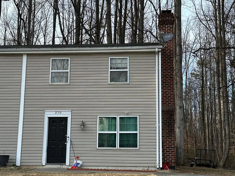 270 Albert Ct — Photo 2