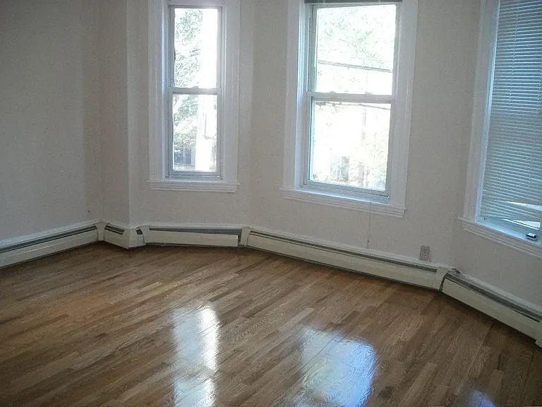 279 Pearl St — Photo 3