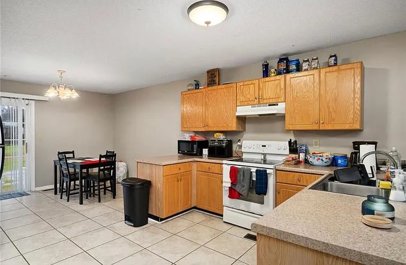 1228 Southwood St — Photo 4