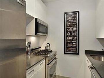 3rd image of 99 John St APT 1104
