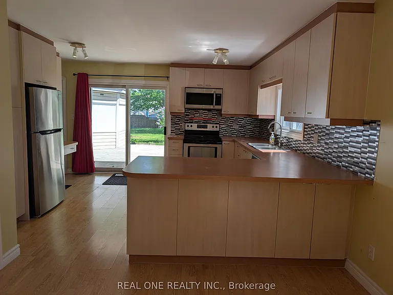 157 Bessborough Dr — Photo 21