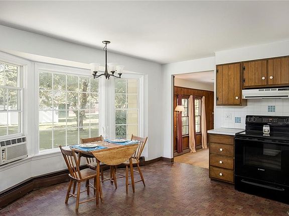 5th image of 125 Chestnut Hill Ln S