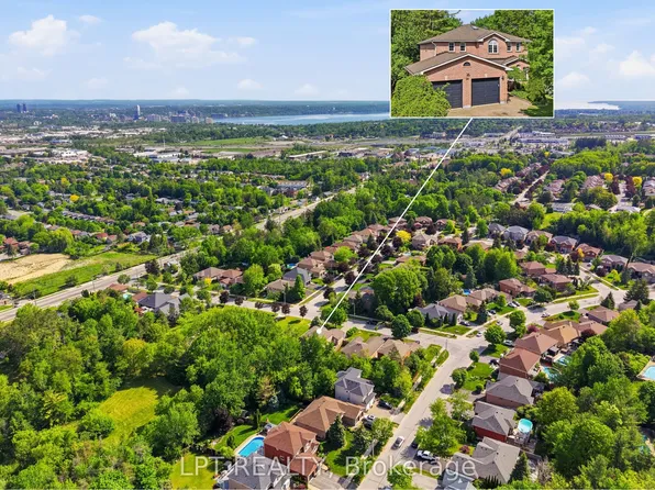 24 Snowshoe Trl, Barrie, ON L4N 7Z1