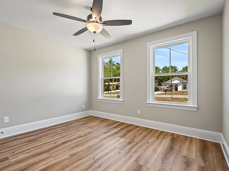 84 Merwyn Dr — Photo 3
