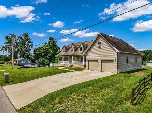 212 Caroline Rd, Russell, KY 41169