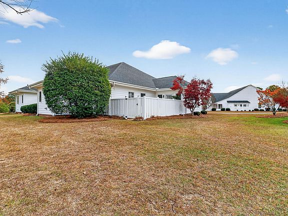 3rd image of 138 Glenalmond Ct