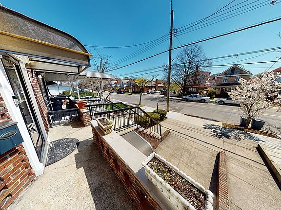 4th image of 2721 Avenue