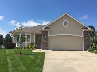 9523 Honey Locust Cir, La Vista, NE 68128