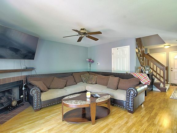 3rd image of 268 E Forest Knoll Dr
