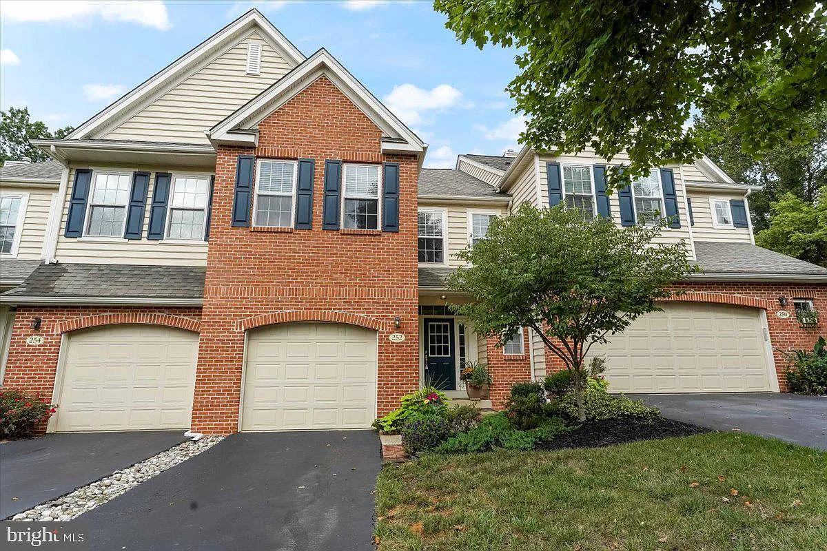 252 Cherry Ln photo 1
