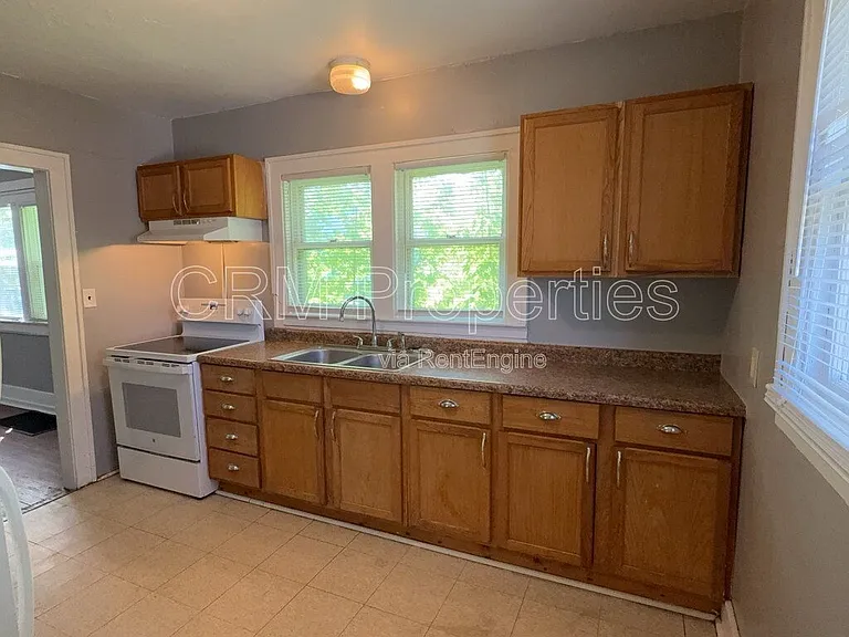 809 N Webster St — Photo 9