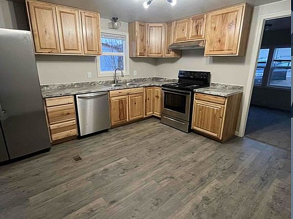 3rd image of 112 E Plymouth St