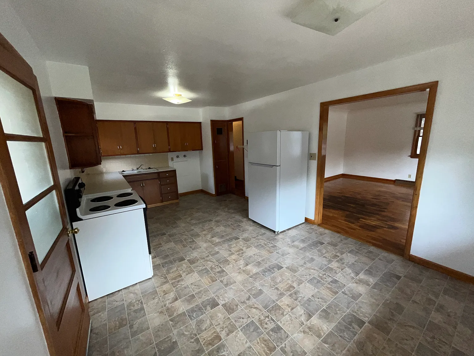 3 bed, 1092 sqft, $2,100 — Photo 4
