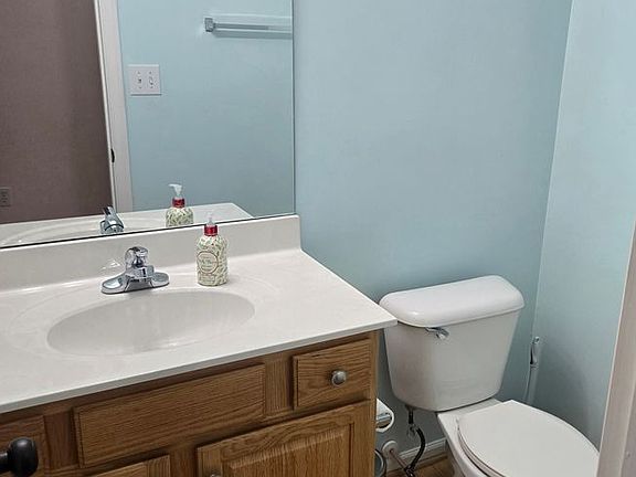 2nd image of 4 Hudson Cir