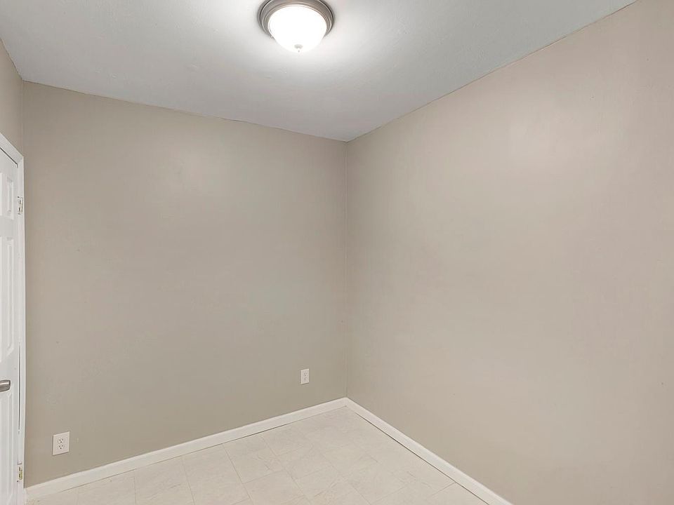 1st image of 402 Bloomfield Ave #4