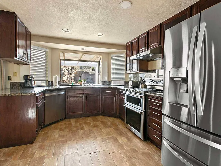 1210 N Country Hollow Dr — Photo 22