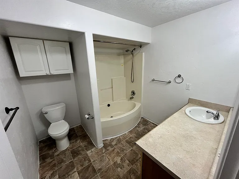 2305 E Goodman St — Photo 4