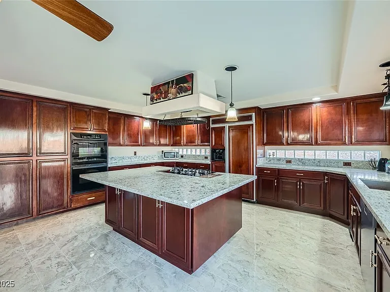 8748 Castle Hill Ave — Photo 10