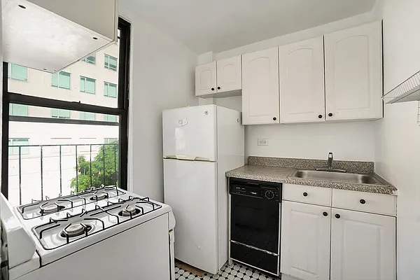 Rented by Bond New York | media 13