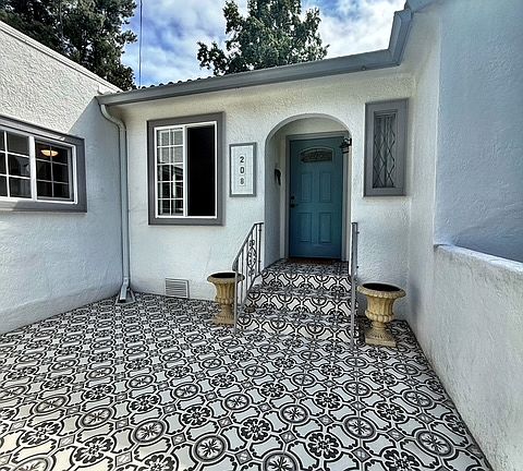 3rd image of 208 S Summit Ave