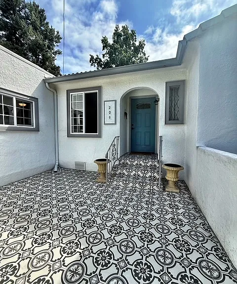 208 S Summit Ave — Photo 3