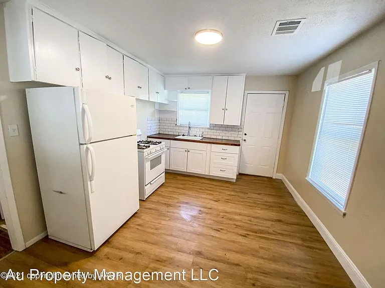 4208 Cline Rd — Photo 2