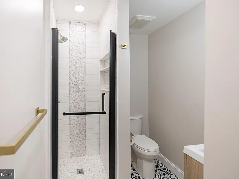 521 N Douglas St — Photo 11