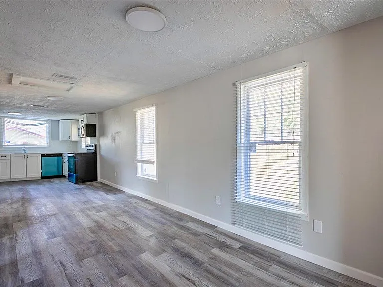 541 New Berlin Rd — Photo 10