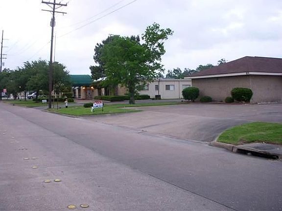 2nd image of 815 Lindbergh Dr