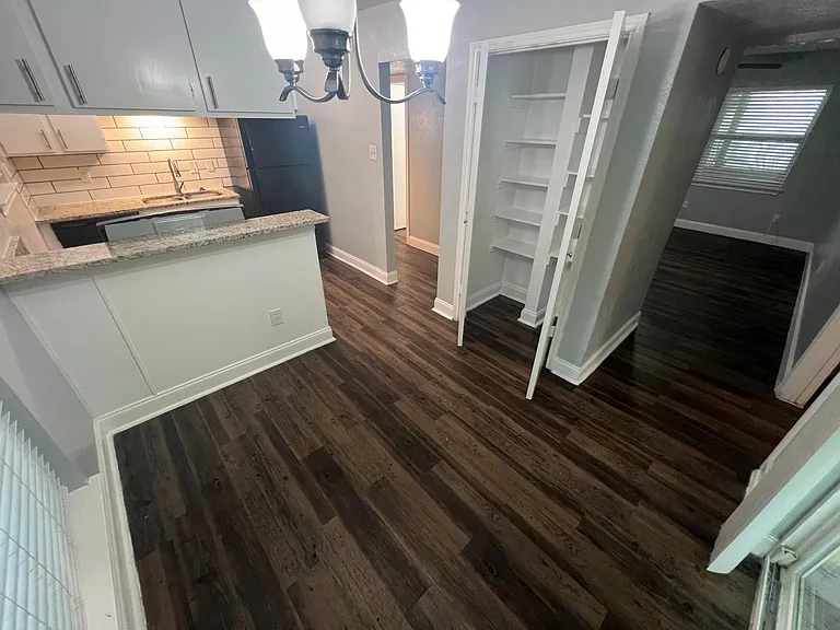 Hampton Gardens Apartment — Photo 42