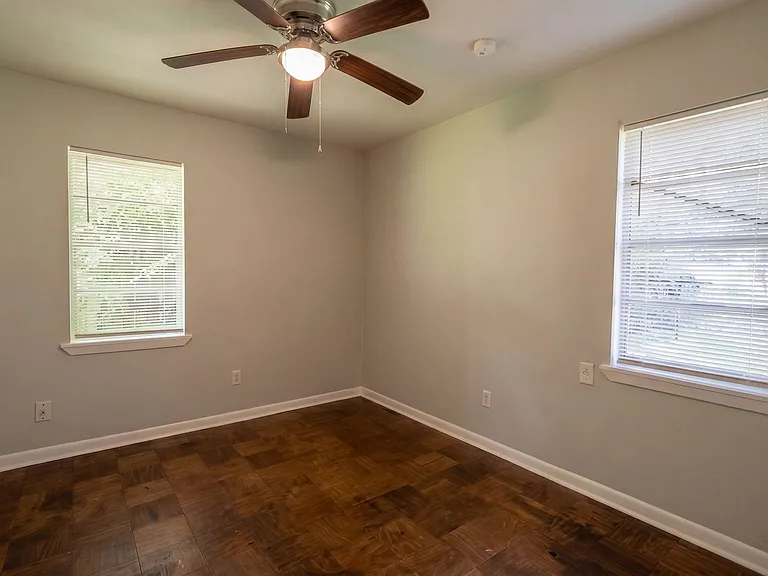 9442 Normandie Dr — Photo 10