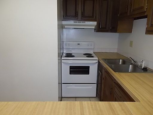 3rd image of 1723 Dominion Dr APT C