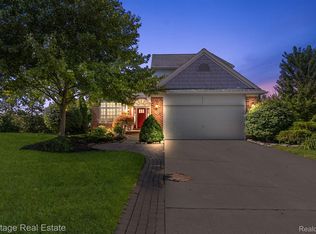 3647 Normandy Ct, Rochester, MI 48306