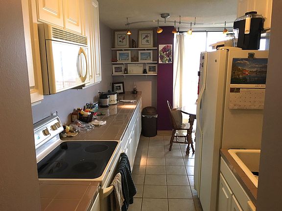 Nice Kitchen - Great appliances