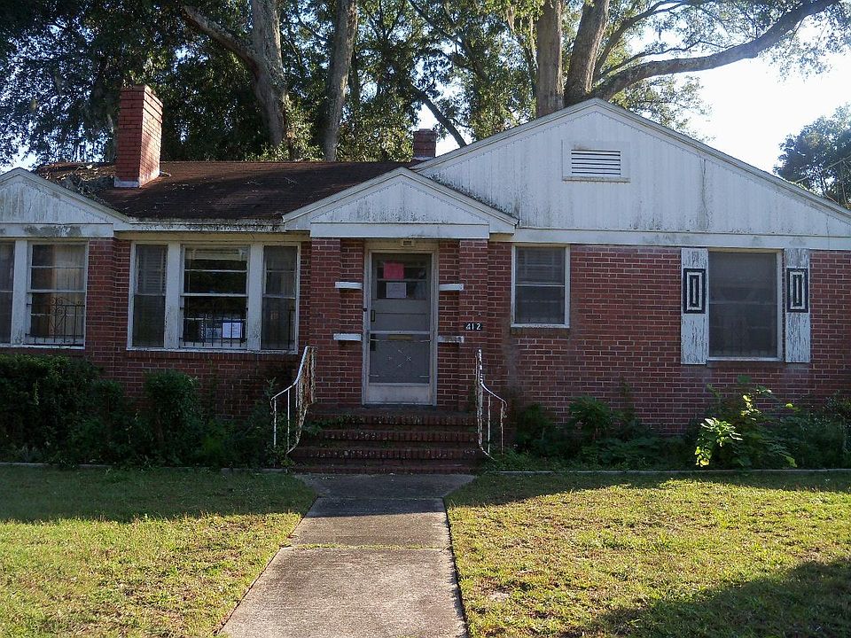 1st image of 412 W 69th St