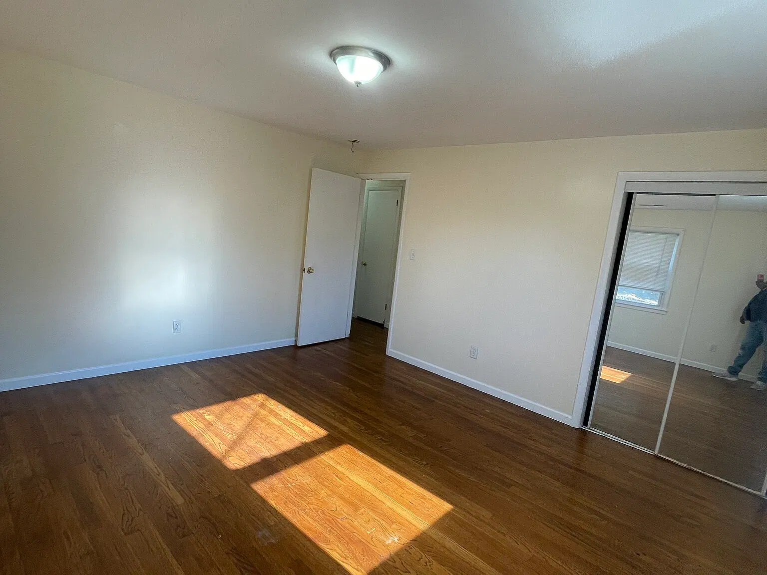 5 bed, 2240 sqft, $3,425 — Photo 4