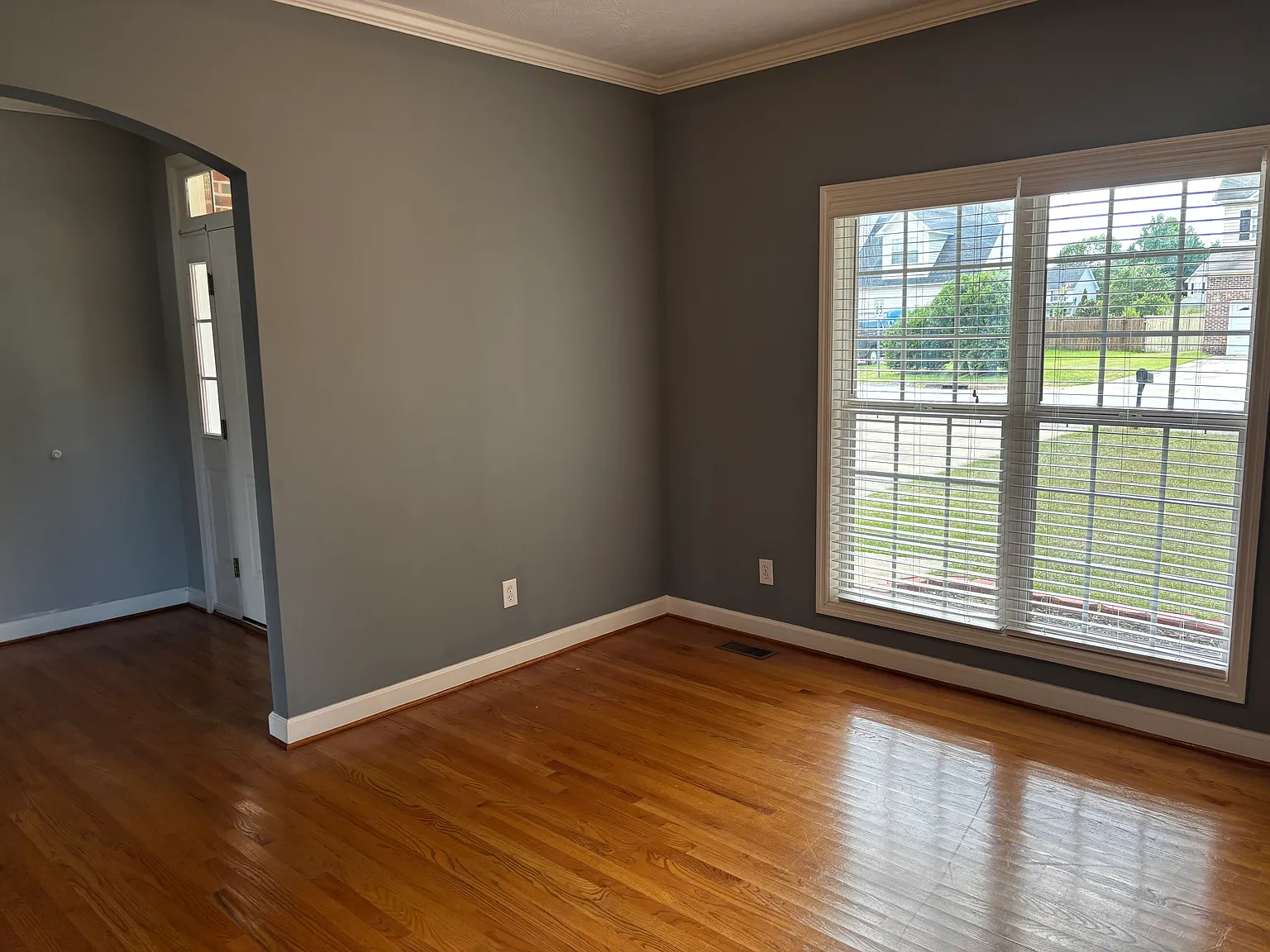 4 bed, 2.5 bath, 2970 sqft, $2,000 — Photo 4