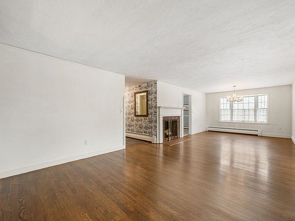 5th image of 50 Conrad Rd