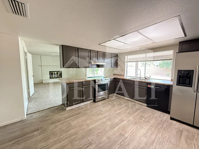 1016 W Nido Ave — Photo 7