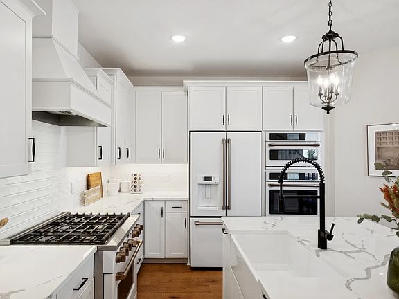 Kitchen with ceramic tile backsplash