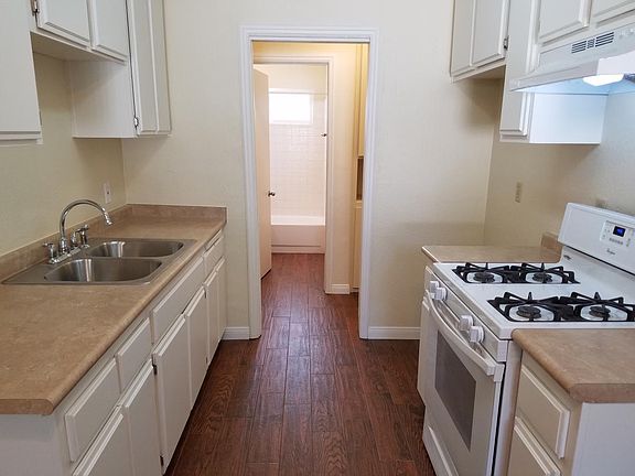 4th image of 1639 E Sycamore St APT C