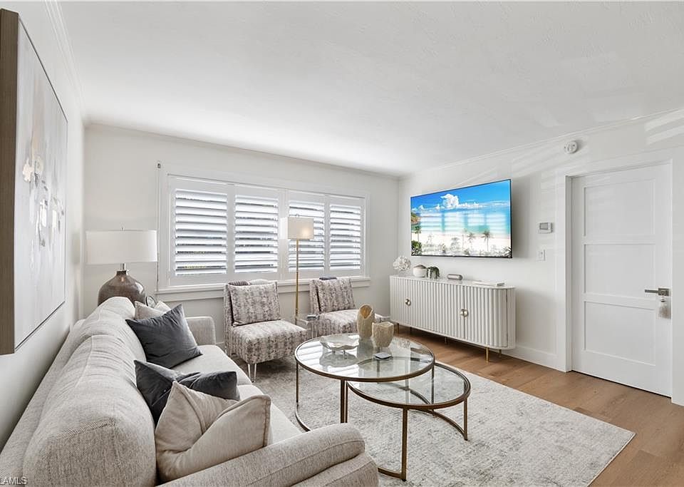 1st image of 975 9th AVE S #1