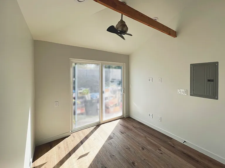 632 E 122nd St — Photo 13