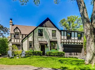 12 Timber Ln, Northbrook, IL 60062