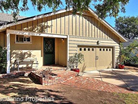 5th image of 1010 Crestwood Pl