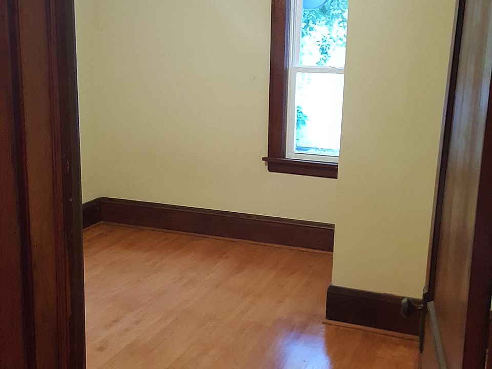 1st image of 349 6th Ave S