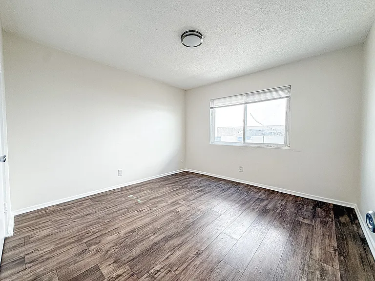 625 E Verdugo Ave #F — Photo 19