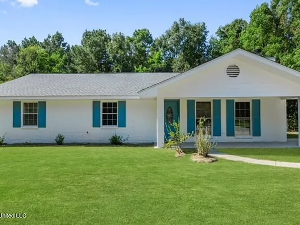 103 South St, Waveland, MS 39576