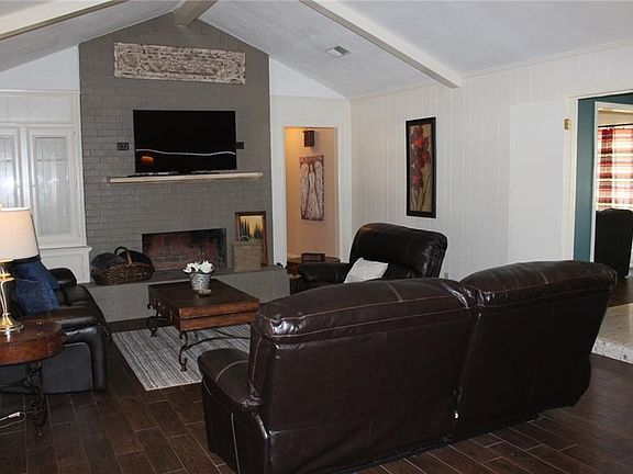 5th image of 105 Cliffside Dr N